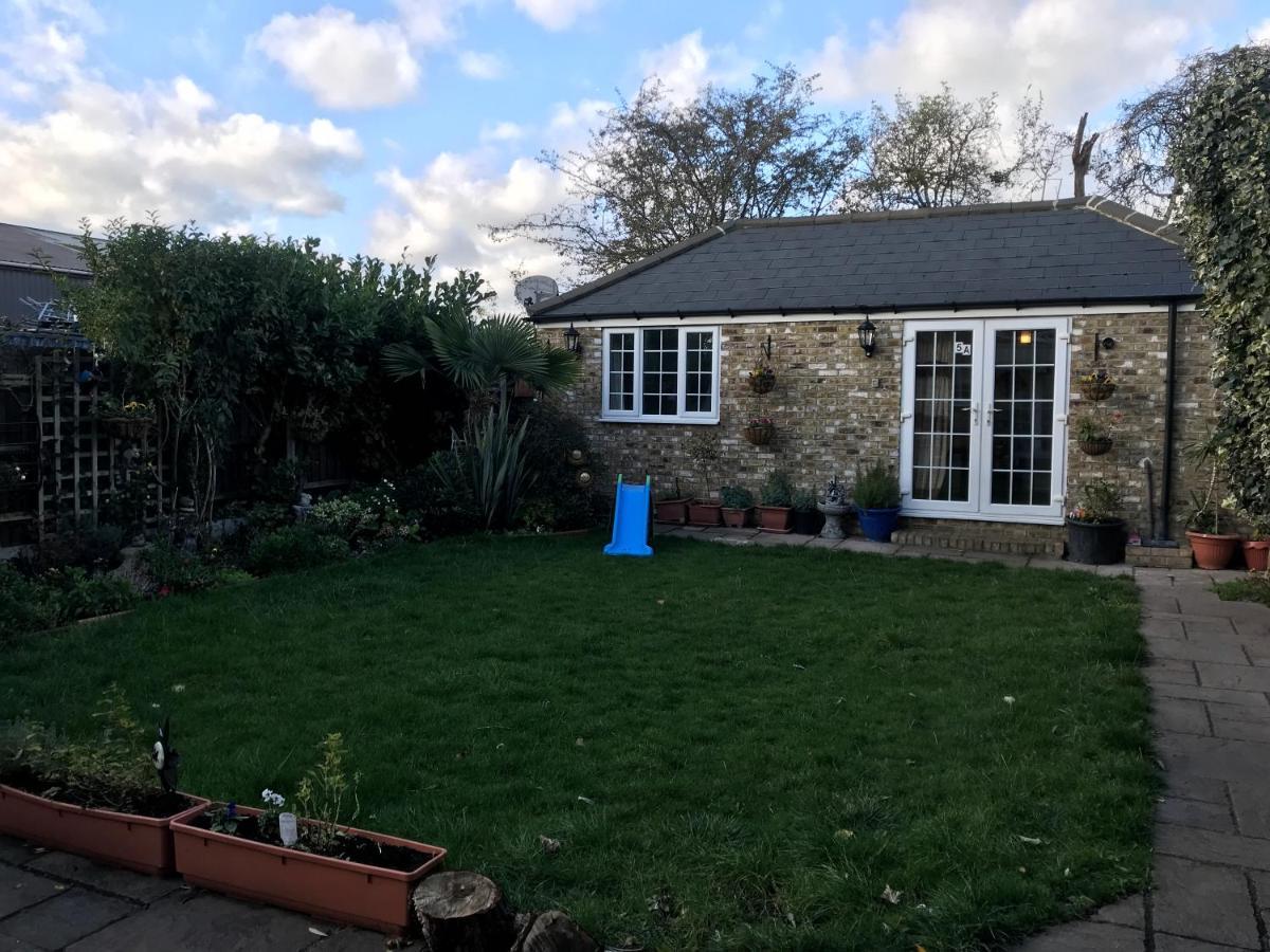 Cosy Cottage Annex In Fairlop Ilford Exteriör bild